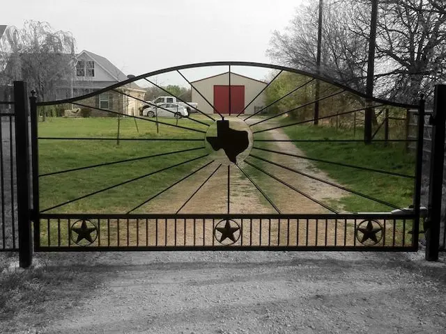 Texas State Outline Gate
